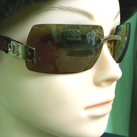 Chanel Brown Sunglasses w/ Case AUTHENTICATED main image 16